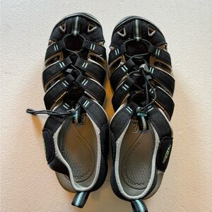 Keen closed toe sandal. Waterproof for outdoors